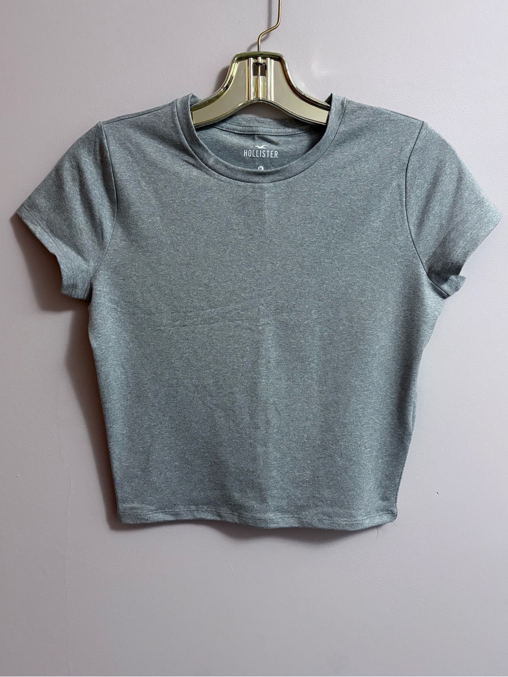 ✨3 FOR $20✨ NWT Hollister Cropped T Shirt